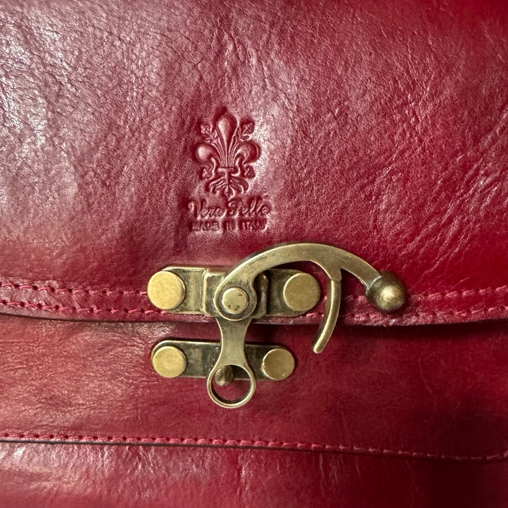 Vera Pelle Red Leather Messenger Crossbody. - Picture 14 of 16
